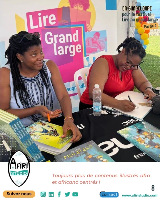 Image: Reine Dibussi et Carine Bahanag dédicaçant les tomes 1 et 2 de Mulatako.
