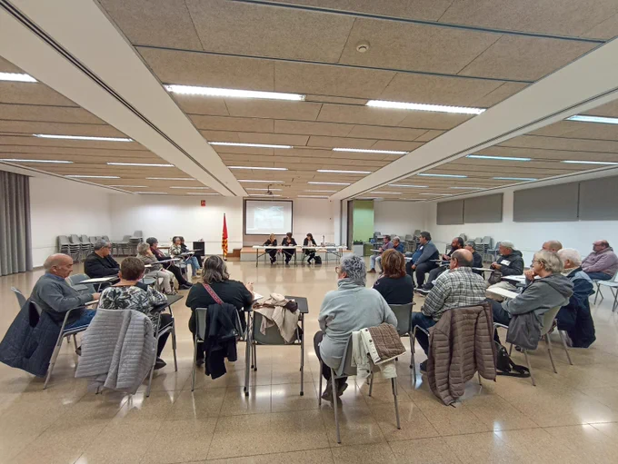 Foto de la constitució del Consell Municipal del districte 2