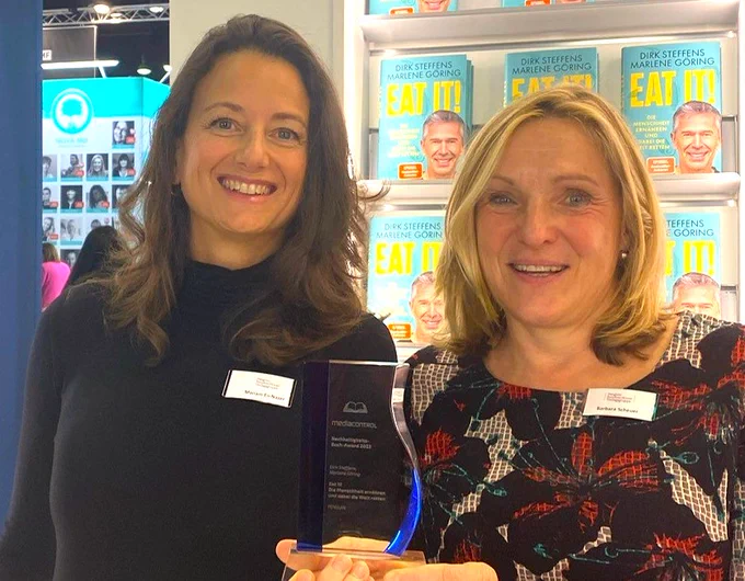 Mariam En Nazer (Sustainability Manager) und Barbara Scheuer, Gesamtherstellerin bzw. Umweltbeauftragte Penguin Random House Verlagsgsgruppe