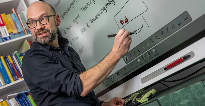 Prof. Dr. Ulrich Kortenkamp ist passionierter Dozent und engagiert sich auch in zahlreichen Gremien für gute Lehre. Das Foto machte Thomas Roese.