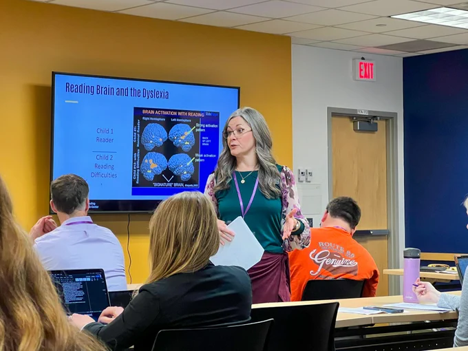 Education and Outreach Coordinator Stephanie Edgren presents on how the brain learns to read.