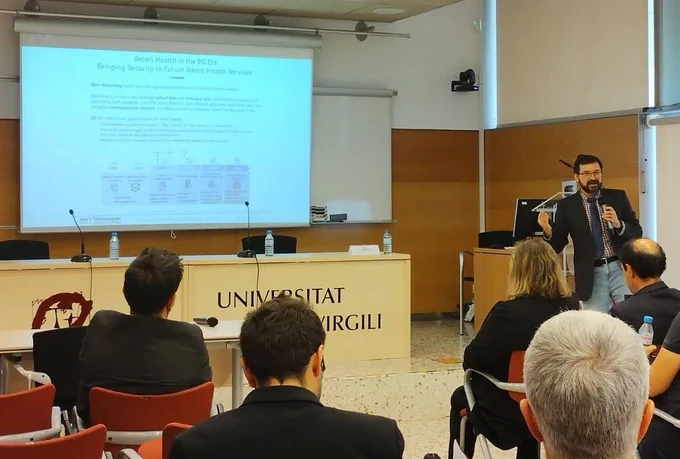 Agusti SOLANAS in a presentation at URV
