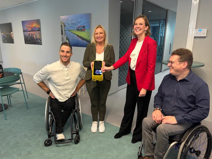 * Foto uitchecken van links naar rechts:
Jetze Plat (EIFFEL Projects), Willeke Passmore (Vervoerregio Amsterdam), Stieneke van der Graaf en Arjan Koerts van ChristenUnie