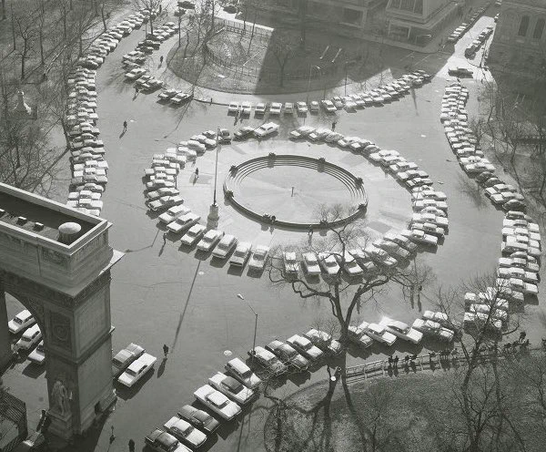 washington square park with cars in it