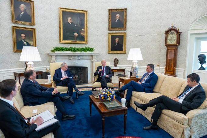 President Biden meets with a group of bipartisan members of Congress to underscore the need for AI legislation.
