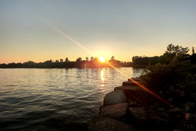 Sunset in Port Credit. Photo credit Mike Johnson.