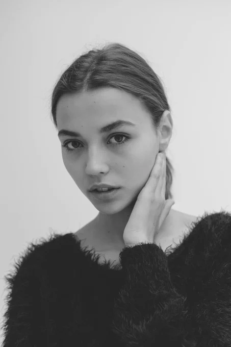 black & white portrait of Ukrainian model, Liva. shot by studio psl. Marilyn Agency, Paris. 2017