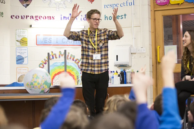 Cap-a-Pie Artistic Director Brad McCormick and Ree Collins at Hotspur Primary School in Newcastle. Photo credit: Mark Savage