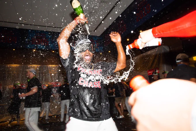 The Braves spray champagne all over the clubhouse.