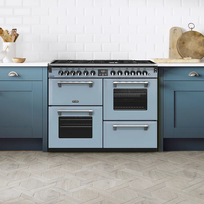 Choose the Stoves Richmond Deluxe range cooker in Bright Skies™