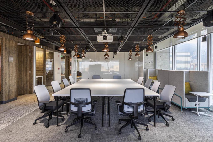 Open workspace at Microsoft Bogota, Colombia showcasing a variety of workspaces to fit different work needs. 