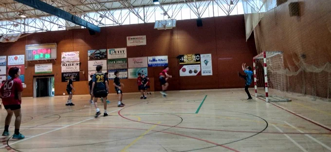 Molt bon partit de l'infantil negre. Guanyem 37-21 contra el Castelldefels
