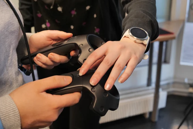 VR-ohjaimet