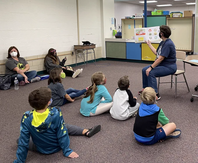 Ss listen to a Treasure Hunt Read Aloud read by Mrs. Yoder.