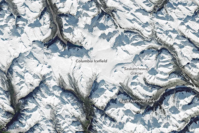 The icefield is visible in this image, acquired on October 31, 2021, by the Operational Land Imager (OLI) on Landsat 8. The icefield spans the provinces of British Columbia and Alberta, as well as Jasper and Banff National Parks. Saskatchewan Glacier, the icefield’s largest outlet glacier, forms the headwaters of the North Saskatchewan River—an important source of freshwater for communities downstream.