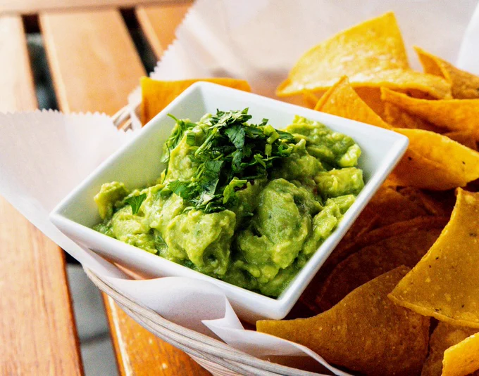 Taqueria del Barrio - Guac & Chips