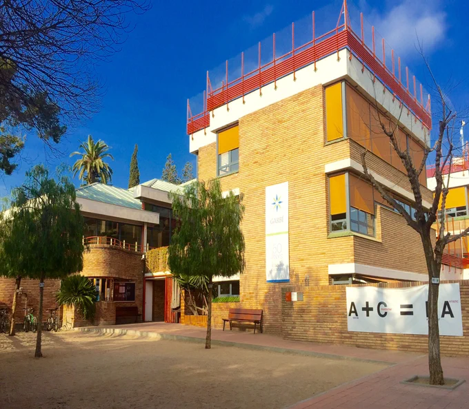 Edifici de l'escola Garbí Pere Vergés Esplugues