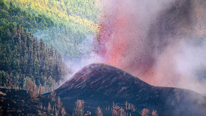 The eruption of Cumbre Vieja, September 2021. Credit: Eduardo Robaina