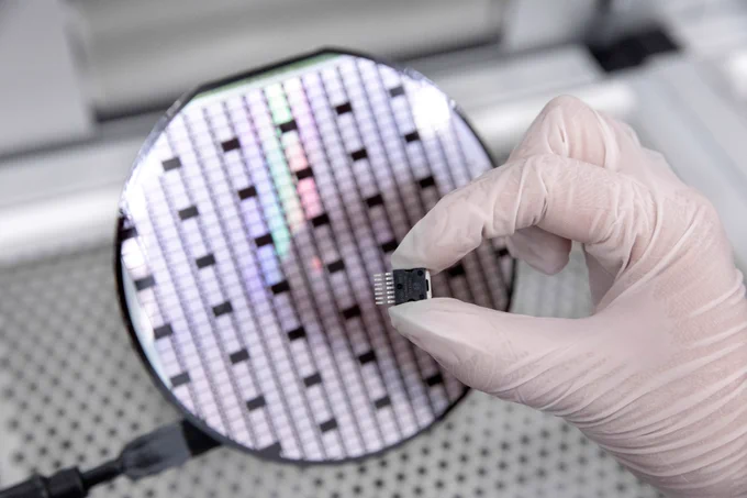 Silicon carbide wafer and chip
