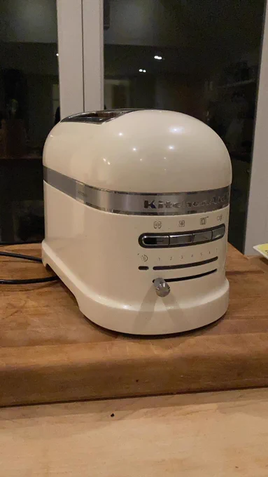 Broken toaster made by KitchenAid Cannot be repaired