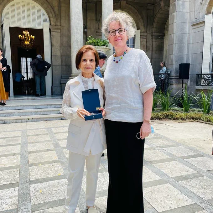 Tuvimos el privilegio de homenajear a tres mujeres excepcionales de la academia, la cultura y las artes. Junto al ministro de Educación y Cultura, Pablo da Silveira, hoy entregamos la medalla Delmira Agustini a Lisa Block de Behar, Beatriz Massons y Clara Ost.

#MedallaDelmiraAgustini