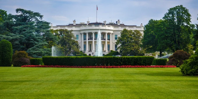 The White House from the South Lawn in summer.