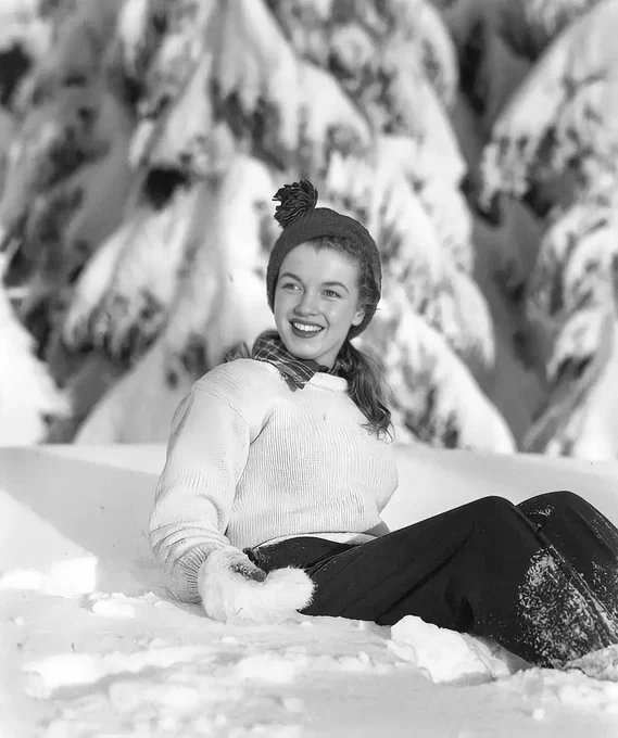 Marilyn Monroe, winter 1945.