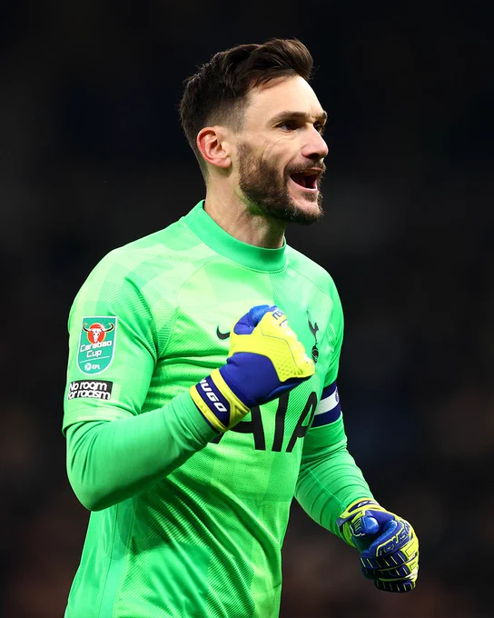 Hugo Lloris celebrates!