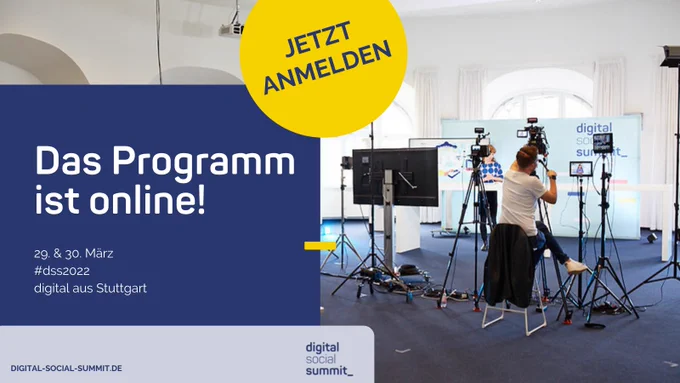 Foto des #dss2021 Studios in Hamburg, darüber Textkacheln: Jetzt anmelden! Das Programm ist oline. 29./30. März #dss2022 digital aus Stuttgart. 