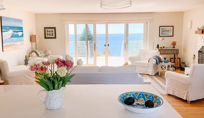 This image shows the living room and view in a beautiful oceanfront home in St. Margaret’s Bay. A 3-night stay is just one part of a prize package valued at more than $1,300 in this Nova Scotia fundraiser for the inaugural Atlantic Canadian Irish Dance Championships, happening in Halifax on April 2 and 3, 2022. 