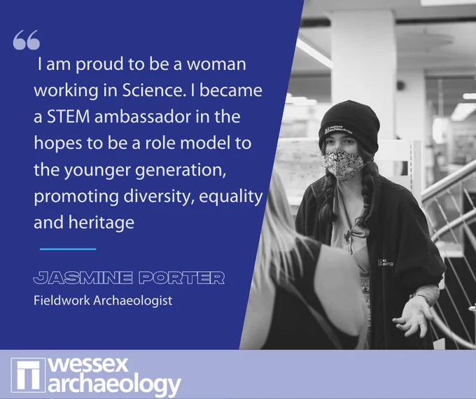 Fieldwork archaeologist and STEM ambassador, Jasmine Porter, in conversation with member of the public