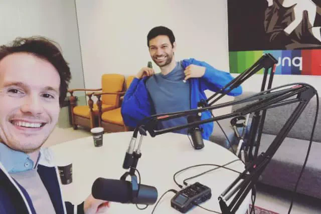 Tom Jessen en Ali Niknam tijdens de opnames van de podcast C-Level.