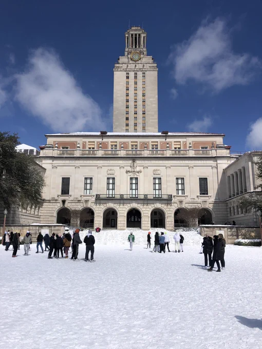 Students at UT in the snow in front of the tower