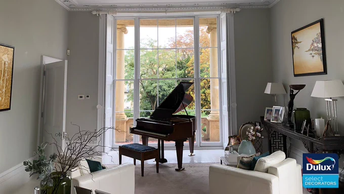 Grand room with piano in the centre