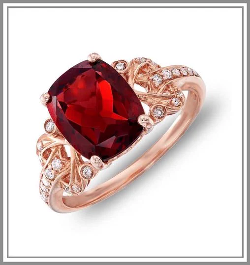 Make a luxurious style statement with our cushion cut 6 carat Garnet surrounded by sparkling 24 diamonds IJ clarity studded in 18K rose gold ring.
https://www.9gem.com/.../cushion-garnet-diamond-ring-in...
For Customization Queries contact on Whatsapp
https://wa.me/919216113377
