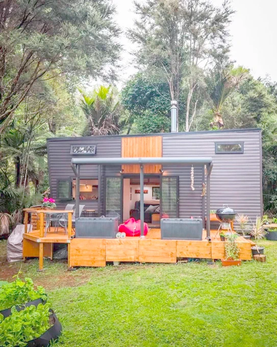 Our shipping container home is available in both 20' and 40' lengths, with a 3.5m opening to allow for easy transport between locations. Our company has years of experience in green building, making our shipping containers a no-brainer for those looking for reliable, comfortable living and staying within budget.
