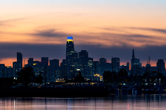 Salesforce Tower displaying Ukrainian flag to show solidarity 