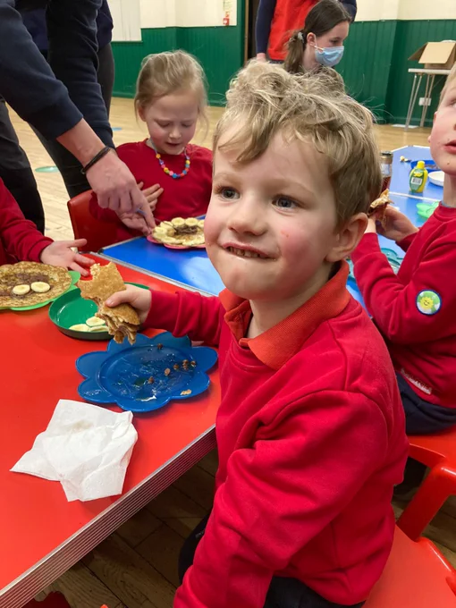 Squirrel Scouts making pancakes with bananas and chocolate spread