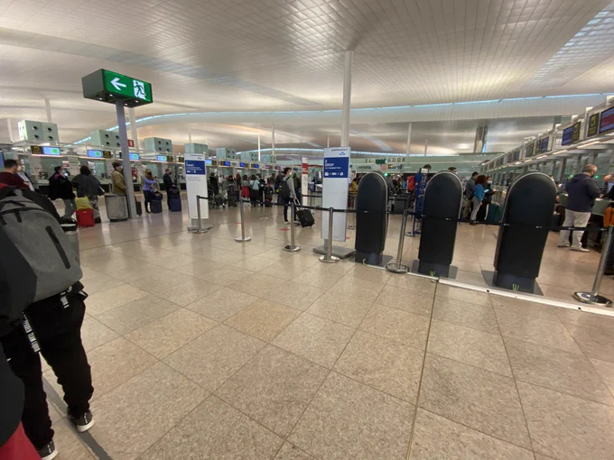 Grote rij voor incheckbalie KLM