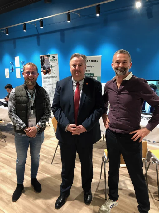Photo de l'équipe Picto Access avec Christophe Roth président Agefiph 