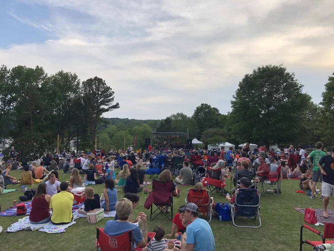  📷 of LIVE@Lake Raleigh from 2018 by Robert Davezac.