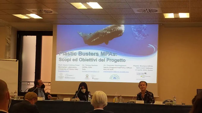Lotta al marine litter e coinvolgimento della società civile: le altre 
iniziative in Italia

► Chair: Maria Cristina Fossi, Università di Siena
► Giorgio Zampetti, Legambiente
► Giulia Prato, WWF Italia
► Raffaella Giugni, MareVivo
► Fabio Fava, BlueMed Initiative