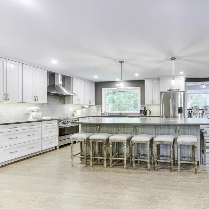 Featured Cabinets: DT22 Duraform Drift & 570 Painted Linen
