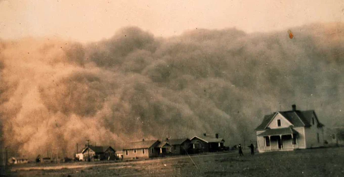 A dust storm approaching Stratford, Texas, in 1935.