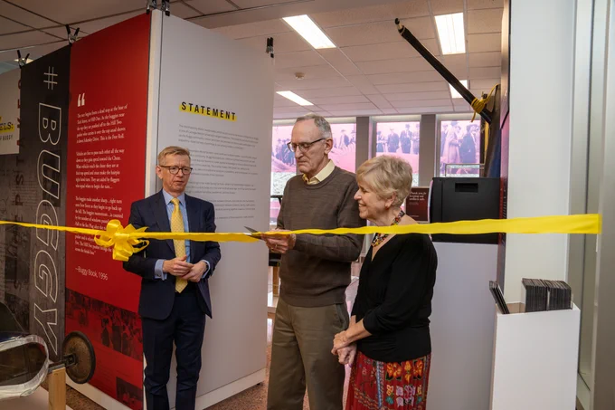 CMU alumni Michael and Lonna Smith, whose generous gift led to the construction of Hunt Library gallery, cut the ribbon with Keith Webster, Helen and Henry Posner, Jr. Dean of the University Libraries.