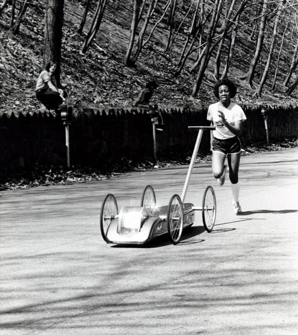 Buggy and runner on Frew, c. 1975