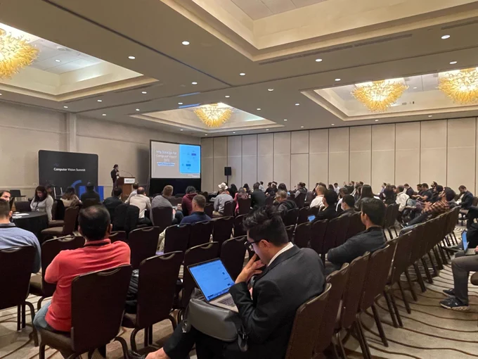 James Le killing it during his talk on DataOps for CV