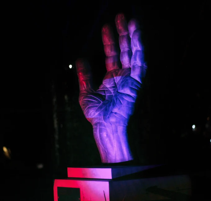 Mano hand escultura mapping