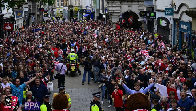 Fans line the streets for a heroes celebration