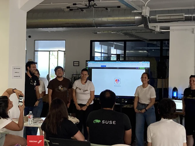 Equipo 1 con su aplicación “acompáñame”